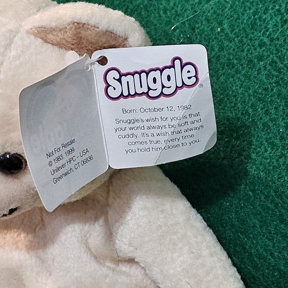 Snuggle Bean Bear - Born October 23, 1982 - Picture 7 of 12